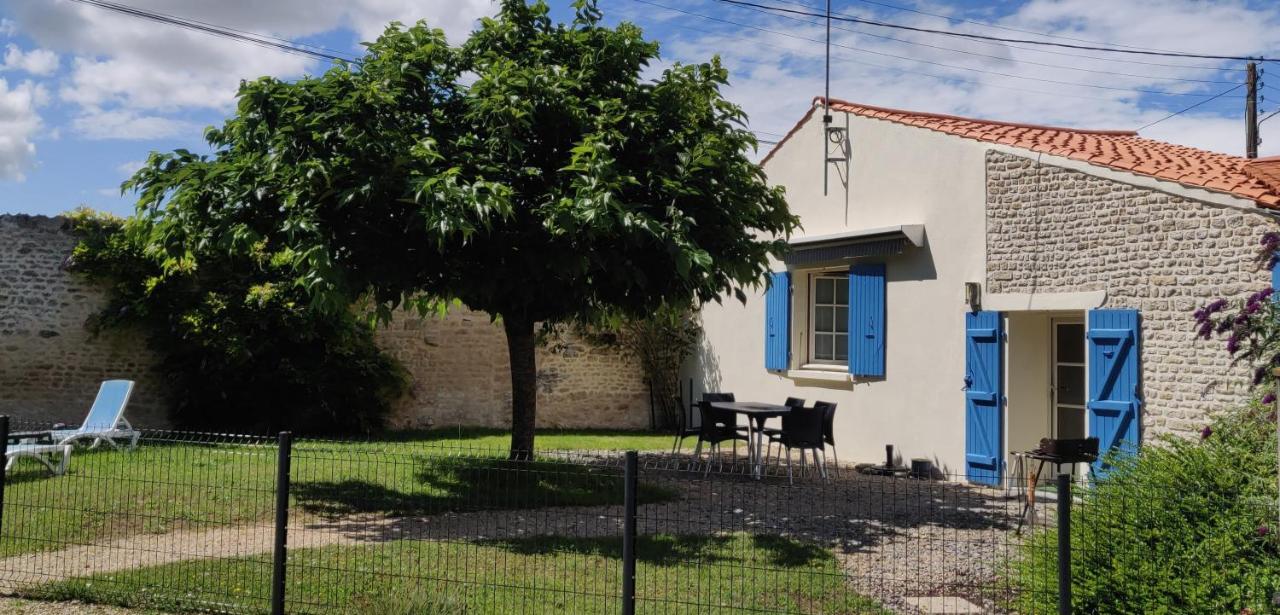 Gite Du Clos De La Vigne Montreuil  Ngoại thất bức ảnh